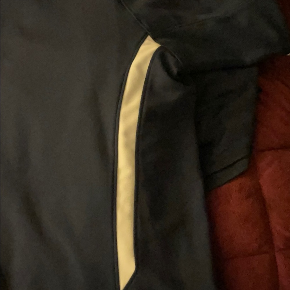 Like new  under armour loose polo - Picture 5 of 6